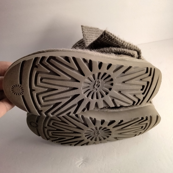 UGG BOOTS - Picture 4 of 5